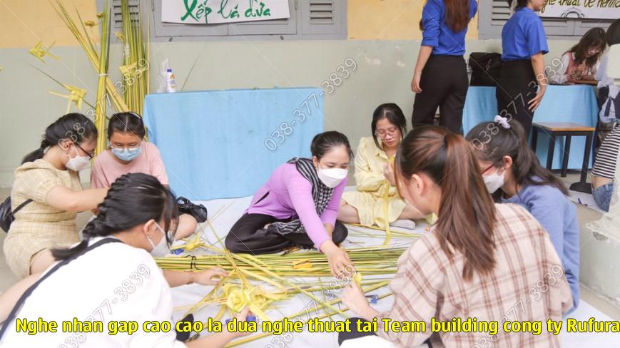 Nghe nhan gap cao cao la dua nghe thuat tai Team building cong ty Rufural o Tivusic Resort Nha Trang