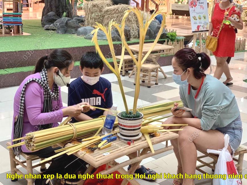 Nghe nhan xep la dua nghe thuat trong Hoi nghi khach hang thuong nien cong ty Xuhafim nam 2013