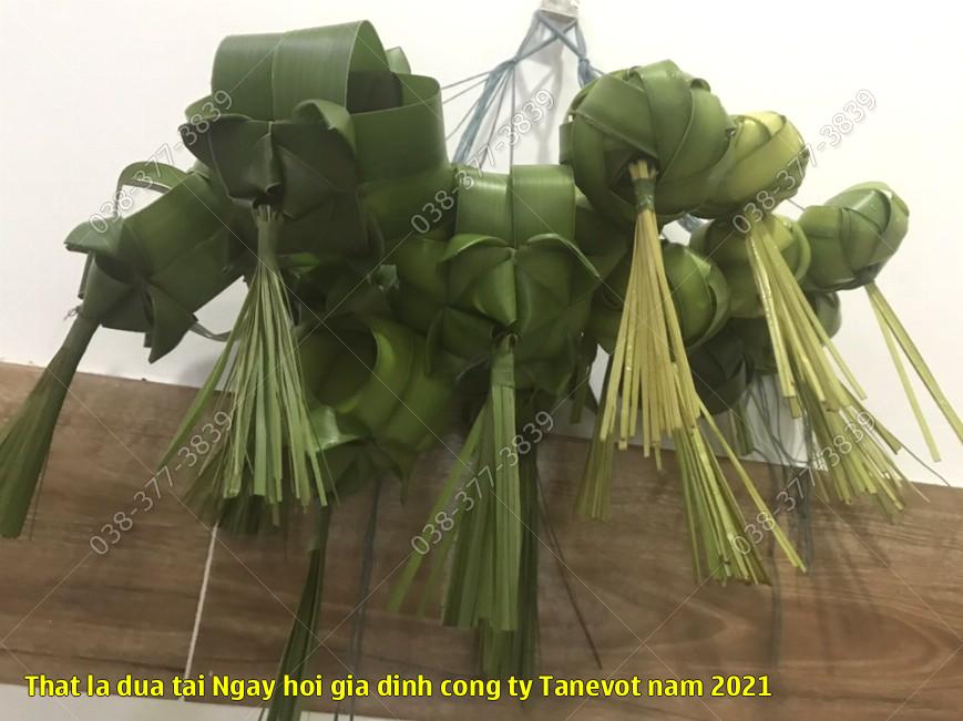 Thắt lá dừa tại Ngày hội gia đình công ty Tanevot năm 2021