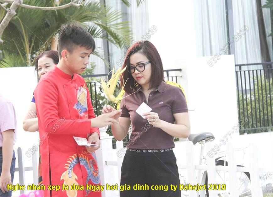 Nghệ nhân xếp lá dừa – Ngày hội gia đình công ty Dahejet 2018