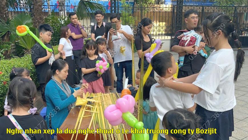 Nghe nhan xep la dua nghe thuat o Le khai truong cong ty Bozijit